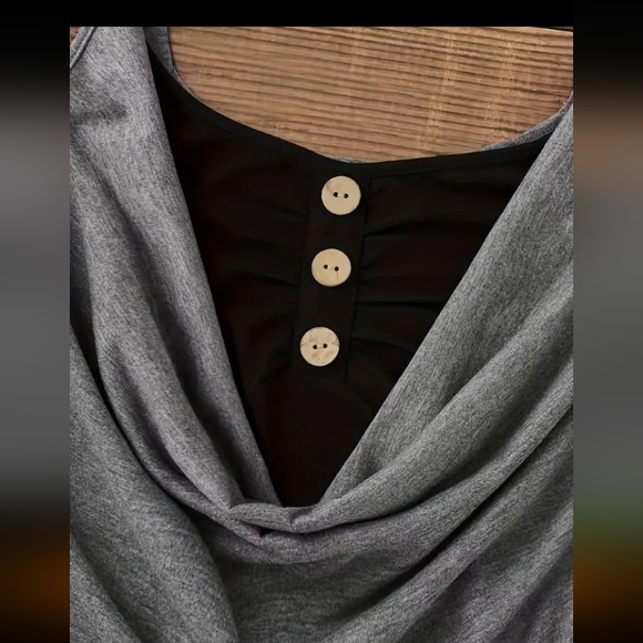 NWOT Adorable open shoulder blouse XL Never worn - Picture 3 of 5